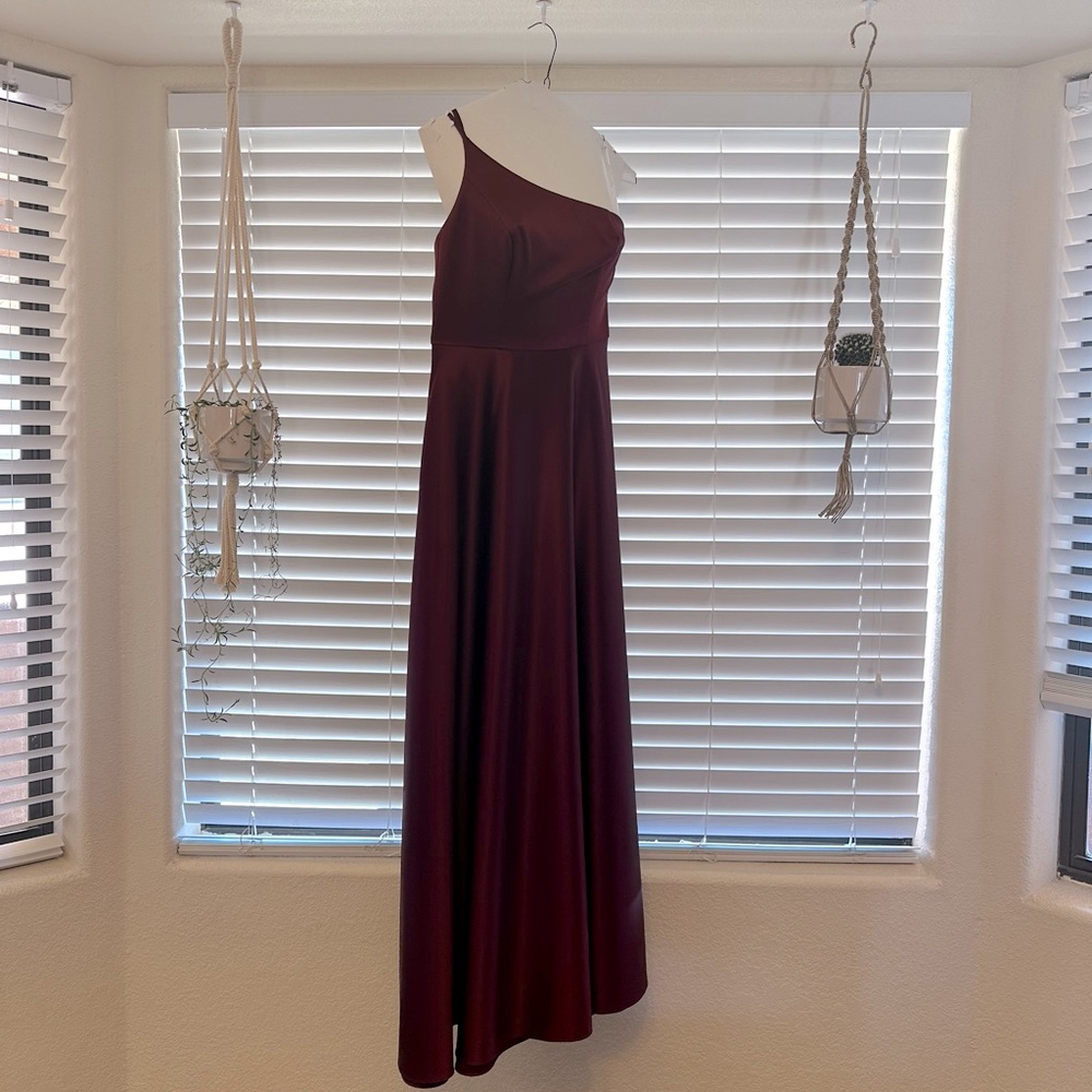 Burgundy one-shoulder prom/bridesmaid dress